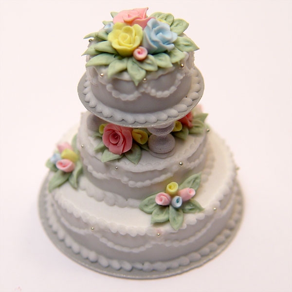 Wedding Cake Toppers by Feats Of Clay Wedding Cake | Bridebook